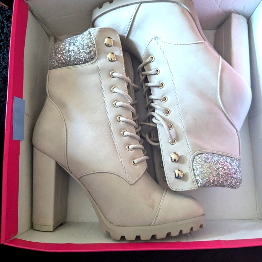Platform boots With metallic trim